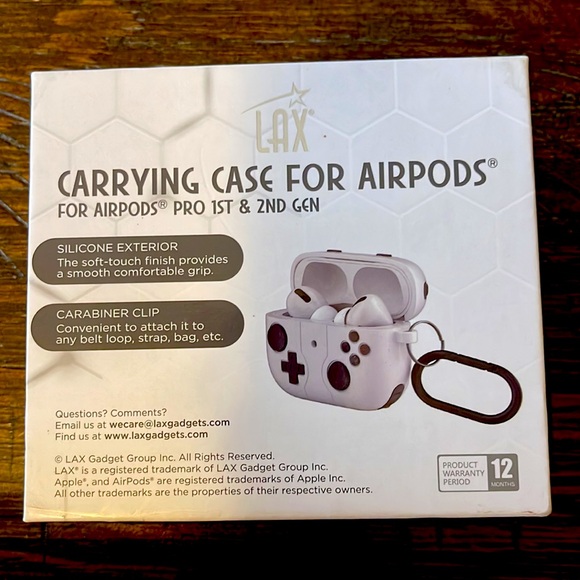 Apple AirPods Pro protective case with carabiner clip - Picture 2 of 2